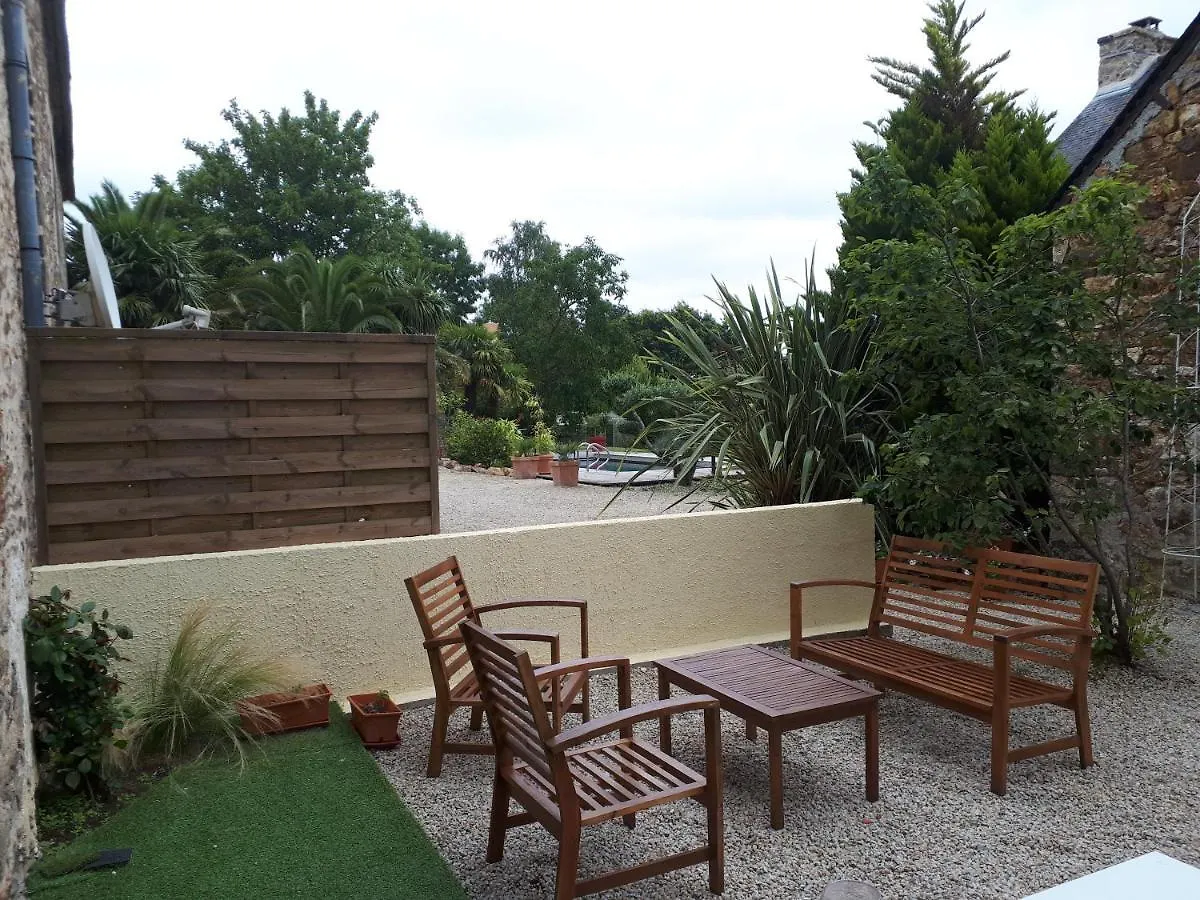 La Petite Hautiere Maison 2 Personnes Plouer Sur Rance Avec Piscine 0*, Plouër-sur-Rance